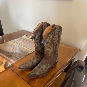 7.5 brand new Shyanne boots.  Never worn.
